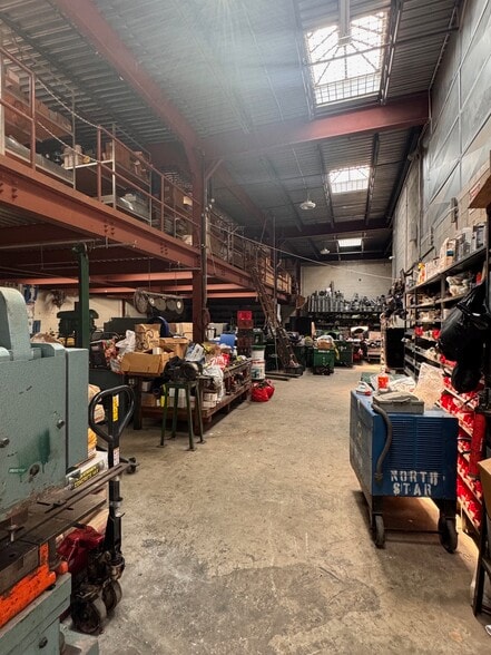 More Photos Of 48 Grattan St, Brooklyn Warehouse For Lease