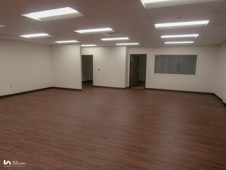 More Photos Of 17221 Daimler St, Irvine Warehouse For Lease