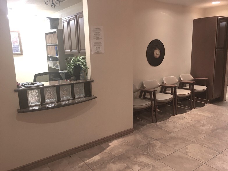 More Photos Of 515 N King St, Seguin Medical For Sale