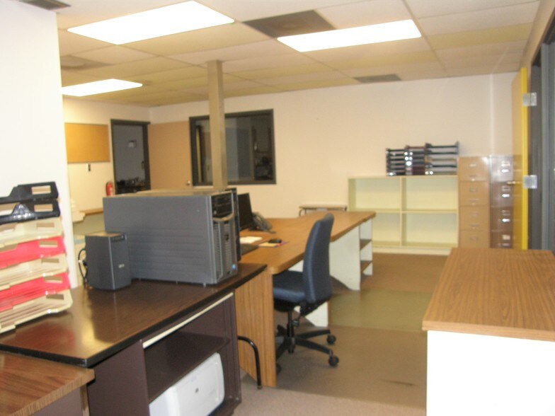 More Photos Of 2112 Industrial Dr, Niles Manufacturing For Sale