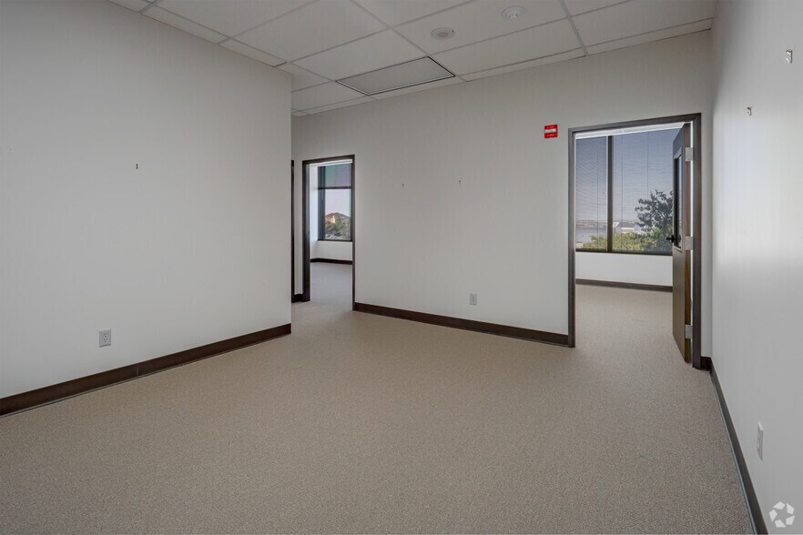 More Photos Of 8700 Tesoro Dr, San Antonio Unknown For Lease