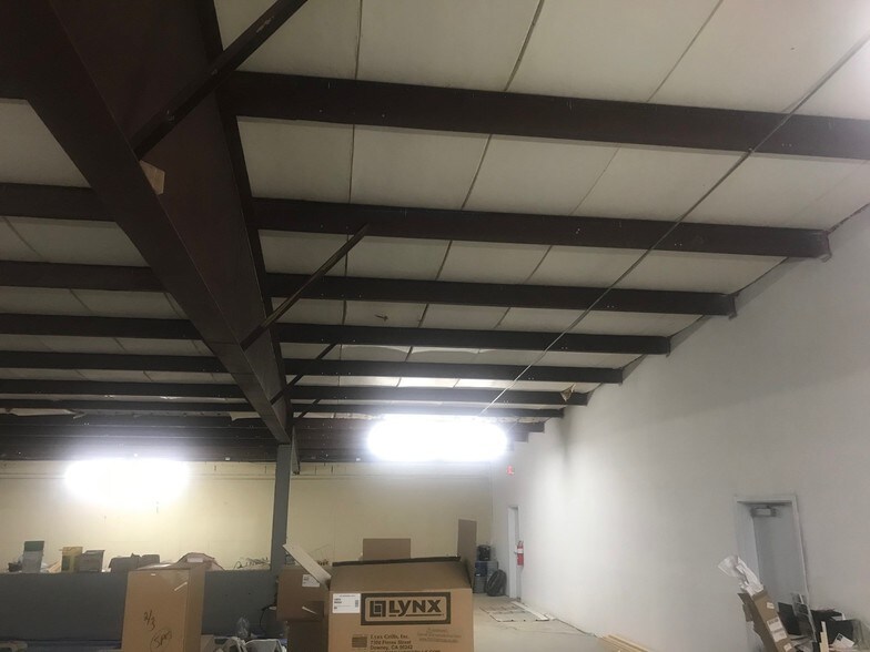 More Photos Of 108 E Southport, Dothan Light Distribution For Sale