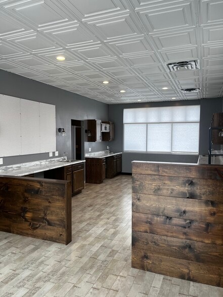 More Photos Of 5401-5439 Shoreline Dr, Mound Unknown For Lease