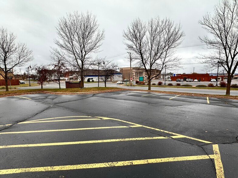 More Photos Of 118 3rd St E, Ashland Office For Sale