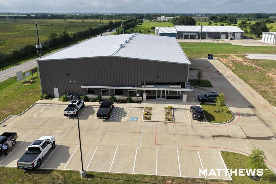 More Photos Of 30011 Binford Park Rd, Waller Warehouse For Lease