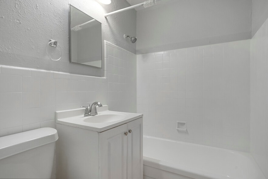 More Photos Of 1677 Geneva St, Aurora Apartments For Sale