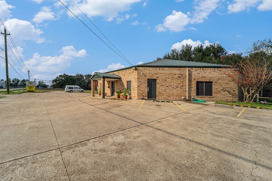 More Photos Of 3421 E Walnut St, Pearland Daycare Center For Sale