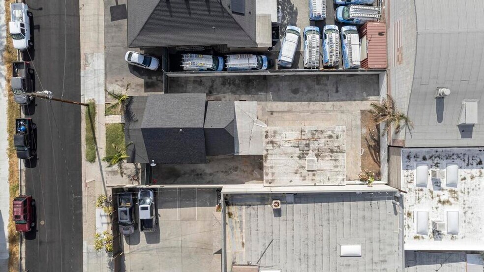 More Photos Of 31 Fulton Ave, Pasadena Light Manufacturing For Sale