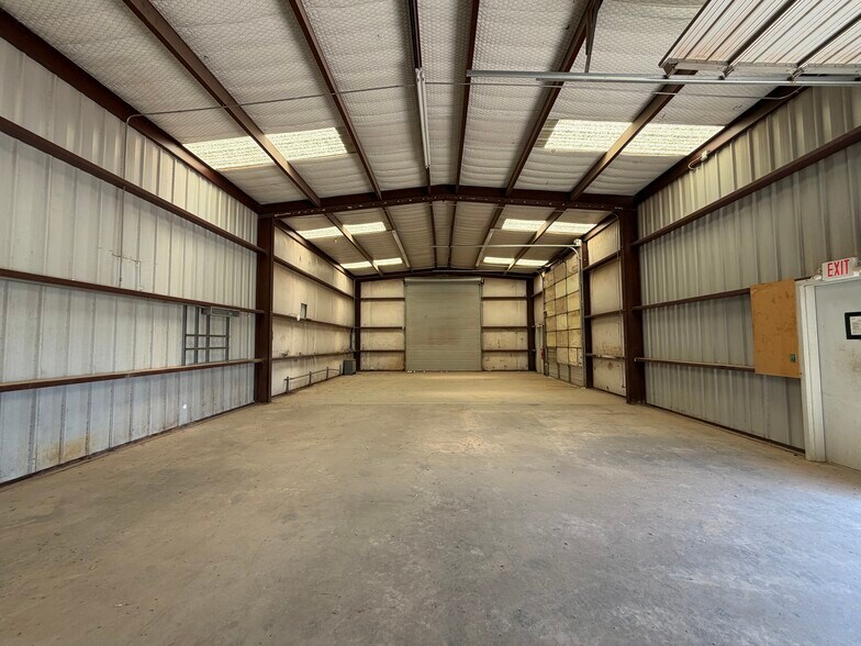 More Photos Of 3762 Kermit Hwy, Odessa Warehouse For Lease