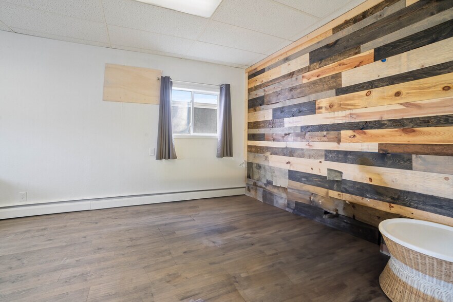 More Photos Of 5913 Tower Ave, Superior Flex For Sale