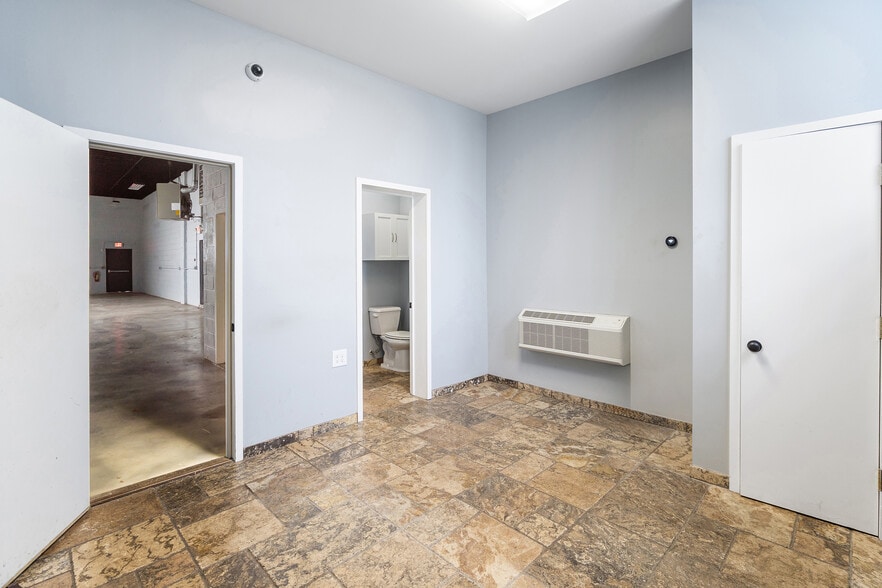 More Photos Of 353 Railroad Ave, Hackensack Warehouse For Lease