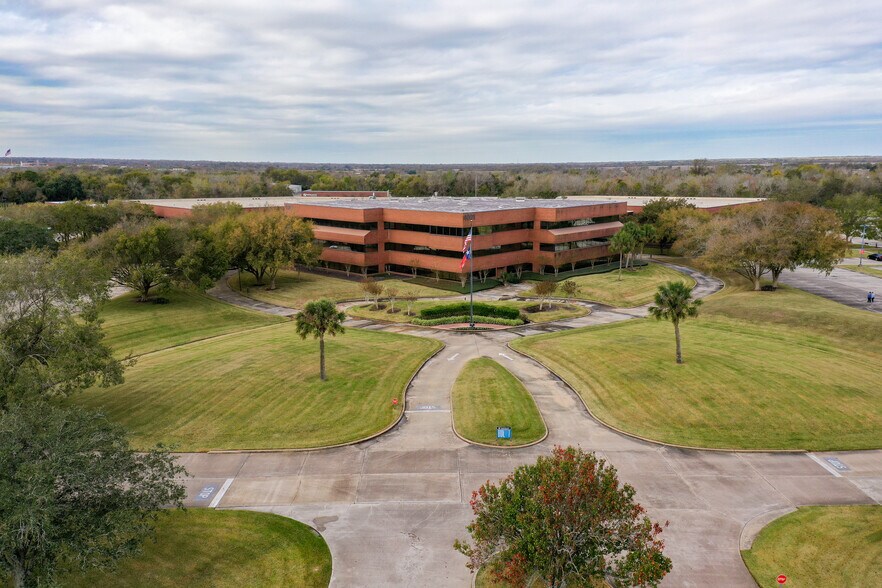 More Photos Of 4001 Technology Dr, Angleton Office For Lease