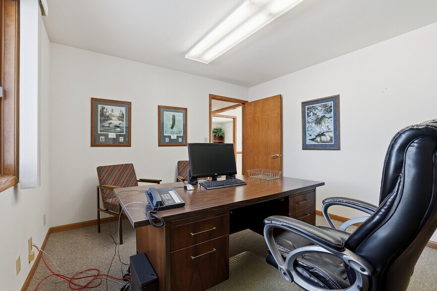 More Photos Of 5500 Prairie Dr, Plover Flex For Sale