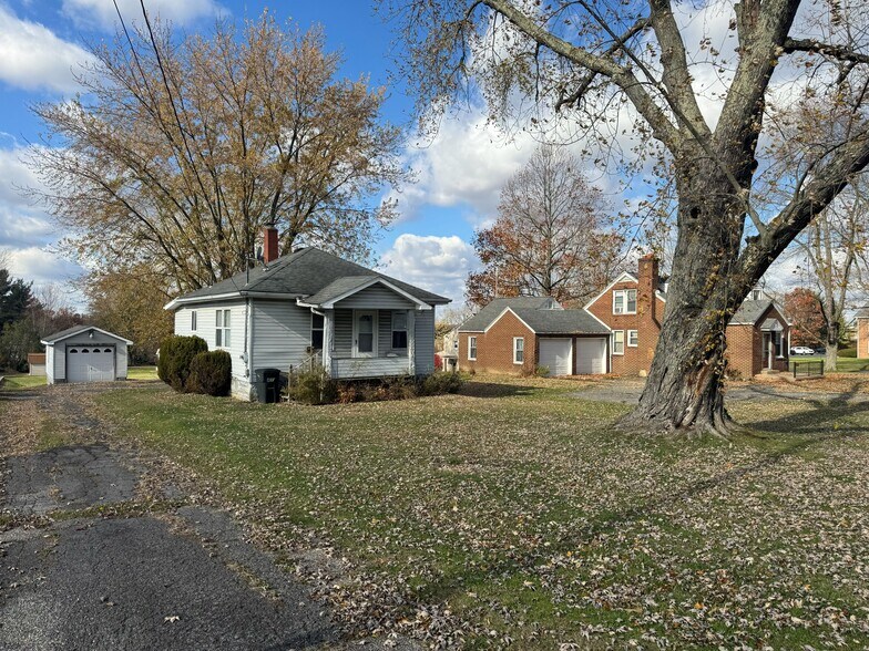 More Photos Of 374 Niles Cortland Rd SE, Warren Specialty For Sale