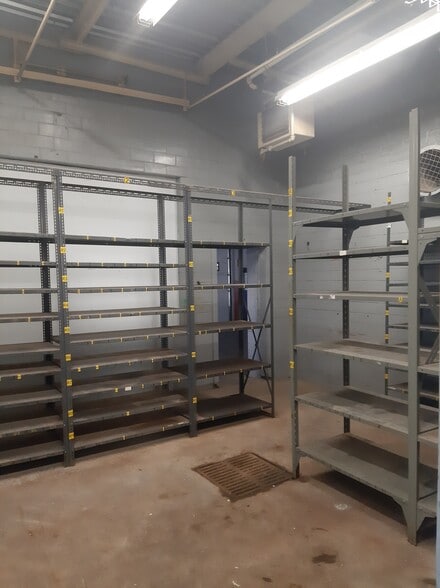 More Photos Of 510 First St, London Warehouse For Lease