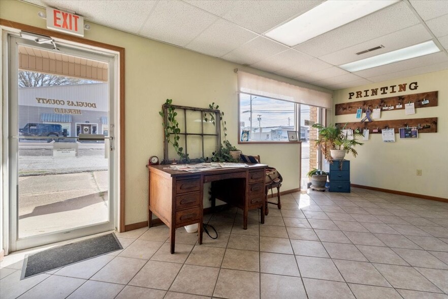 More Photos Of 302 E Washington Ave, Ava General Retail For Sale