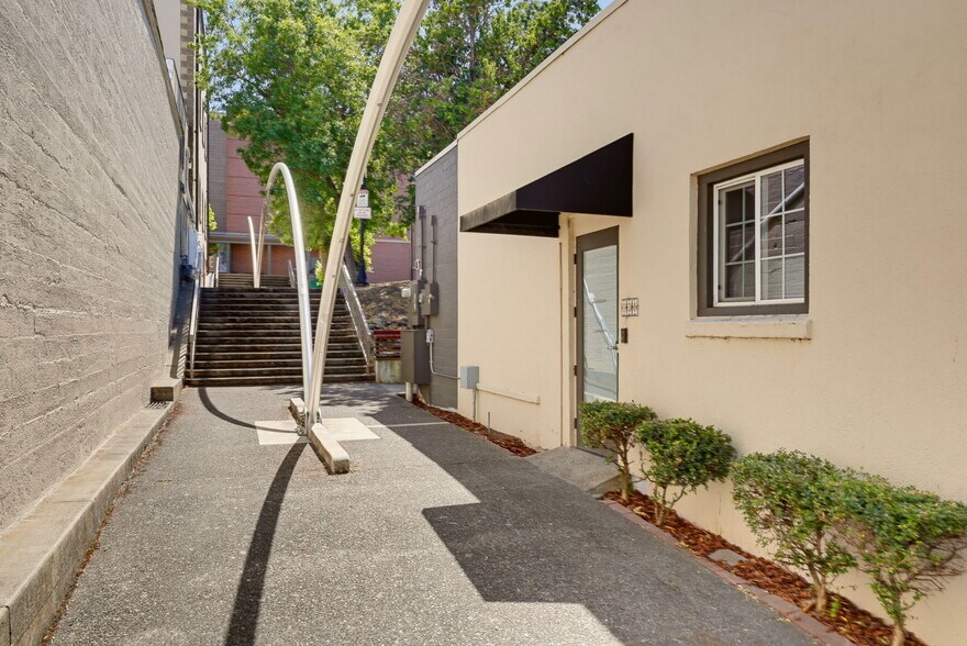 More Photos Of 120 E Main St, Ashland Freestanding For Sale
