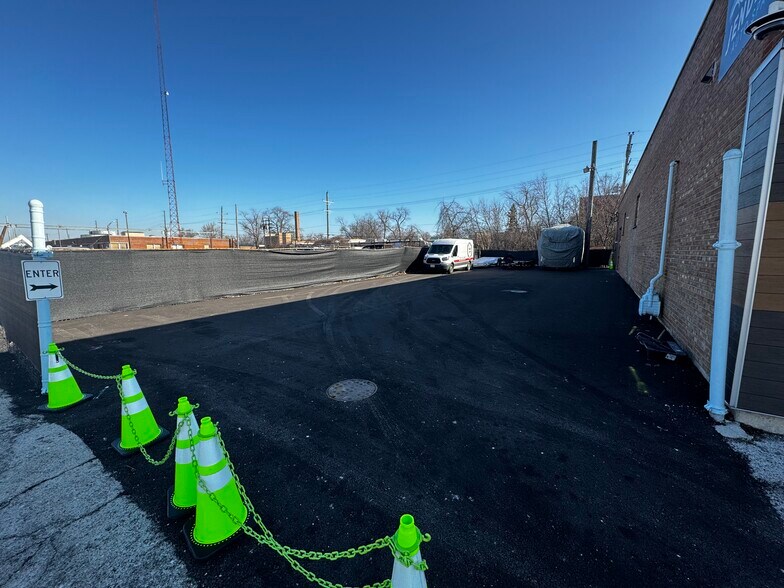 More Photos Of 1520 Hannah Ave, Forest Park Flex For Sale