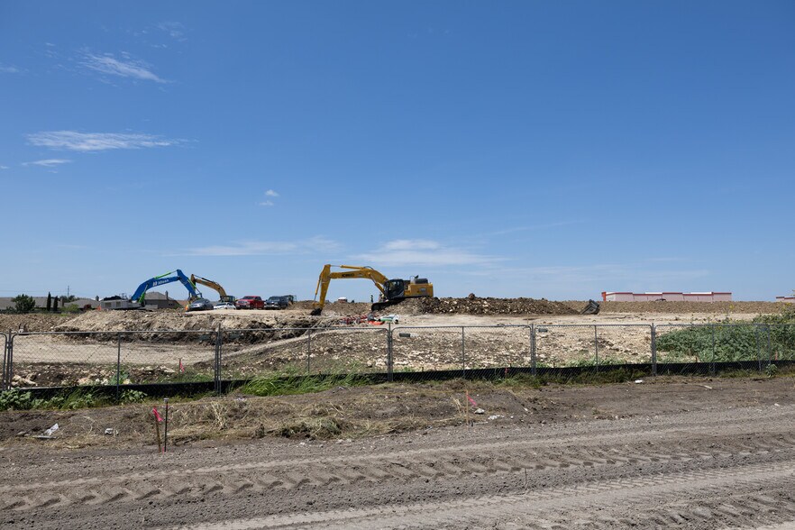 More Photos Of 6001 Old Decatur Rd, Fort Worth Distribution For Sale