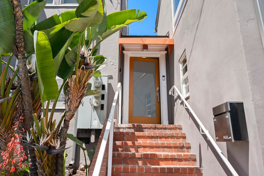 More Photos Of 112-20 E Redwood St, San Diego Apartments For Sale