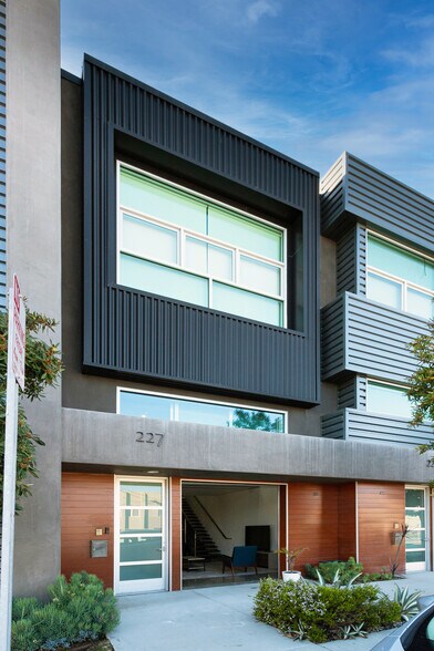 More Photos Of 227 California St, El Segundo Loft Creative Space For Lease