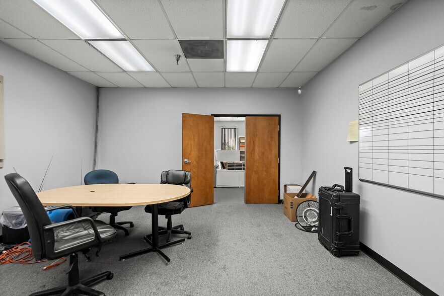 More Photos Of 802-808 Packer Way, Sparks Warehouse For Lease