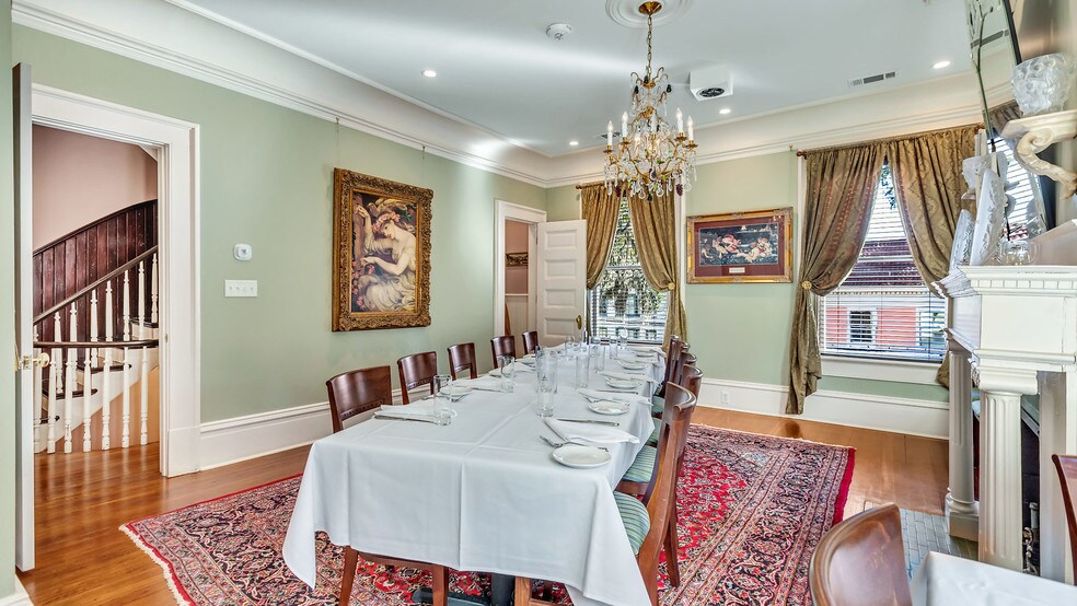 More Photos Of 119 E 37th St, Savannah Restaurant For Sale