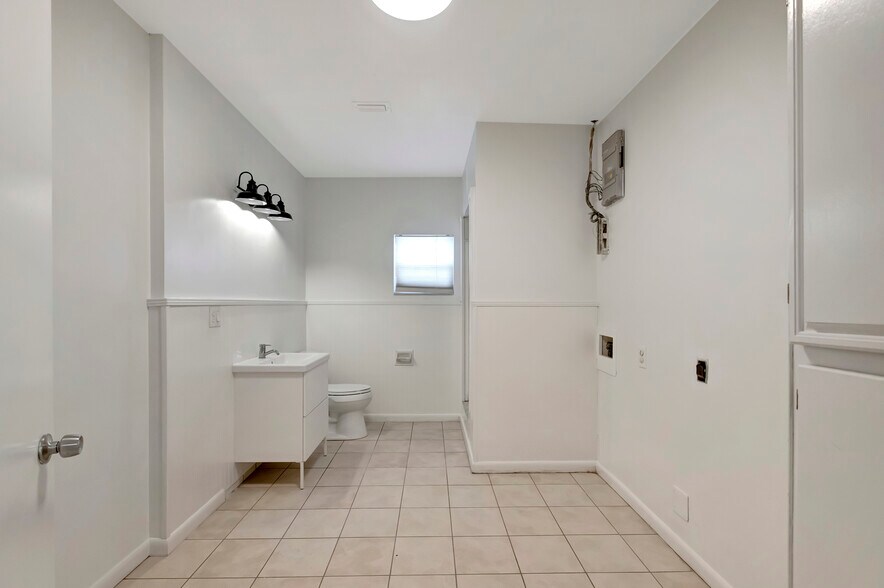 More Photos Of 6948 W Mohawk Ave, Tampa Office For Lease