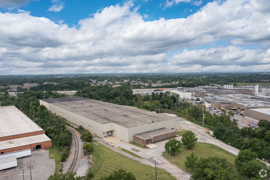 More Photos Of 7585-7587 Empire Dr, Florence Warehouse For Lease