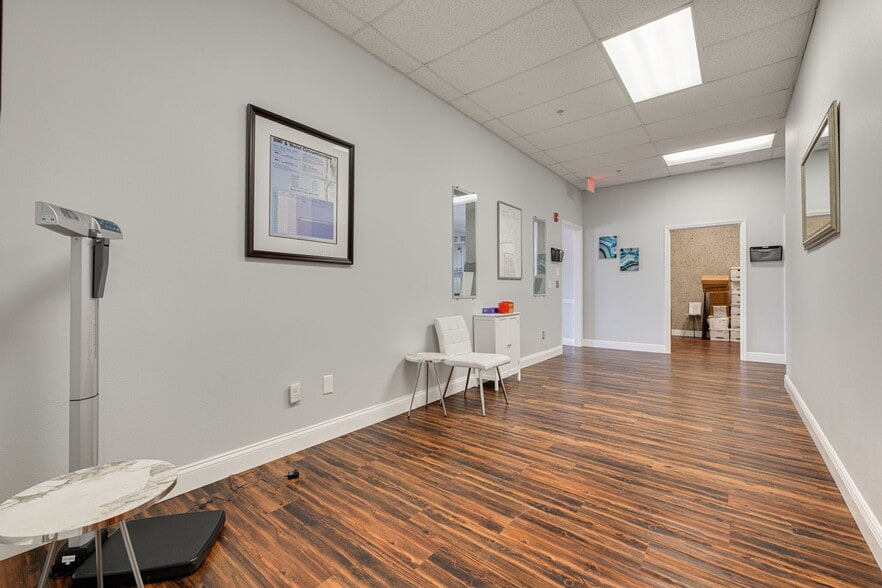 More Photos Of 1015-1033 W Bay Dr, Largo Freestanding For Lease