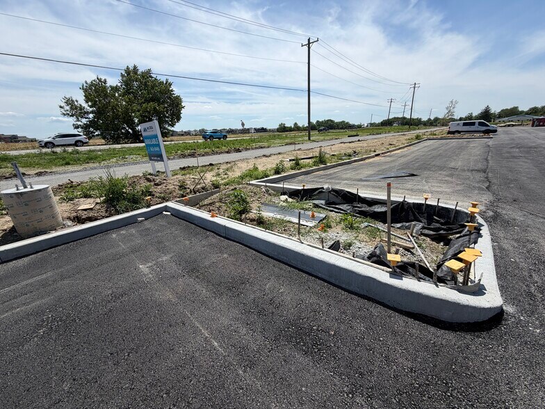 More Photos Of State Road 32 & Ditch Rd, Westfield General Retail For Lease