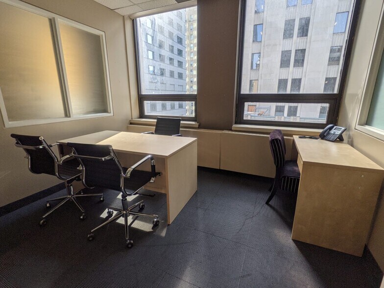 More Photos Of 330 Bay St, Toronto Office For Lease