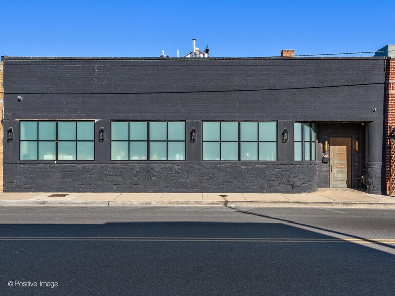 More Photos Of 2733 N Pulaski Rd, Chicago Showroom For Sale