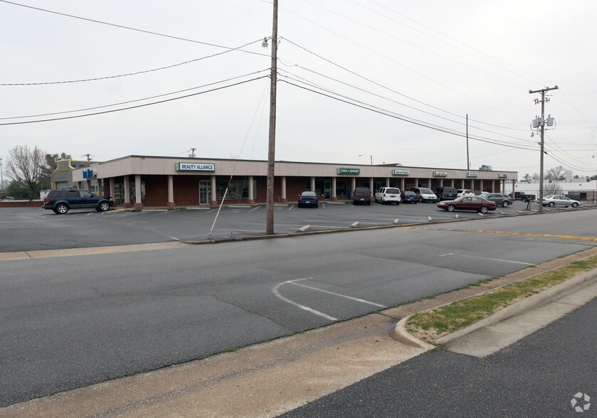 Primary Photo Of 3319 Raeford Rd, Fayetteville Unknown For Lease