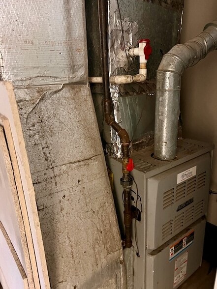 More Photos Of 17 Ogden St, Chatham Warehouse For Sale