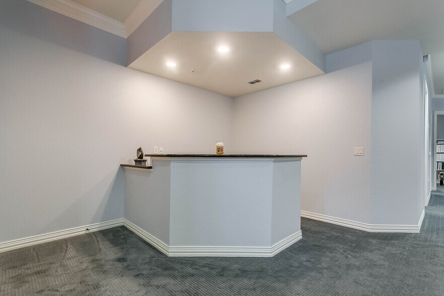 More Photos Of 7633 Bellaire Dr S, Fort Worth Medical For Sale