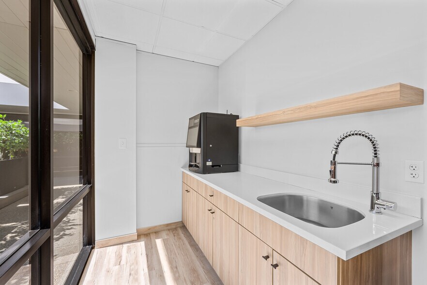 More Photos Of 2650 Camino del Rio N, San Diego Coworking Space