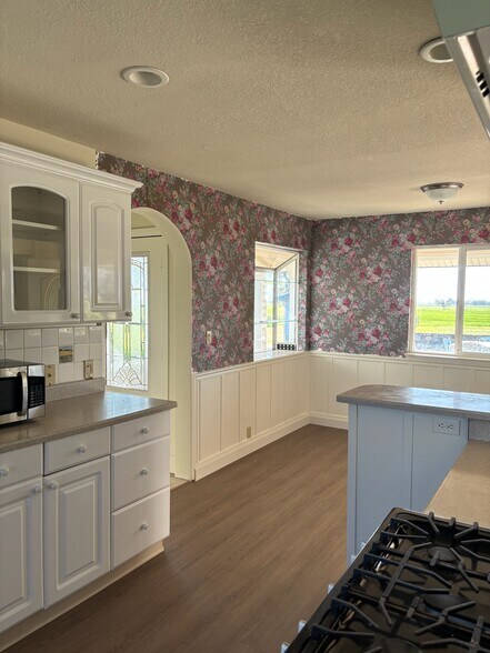 More Photos Of 3027 W Wise Rd, Lincoln Land For Sale