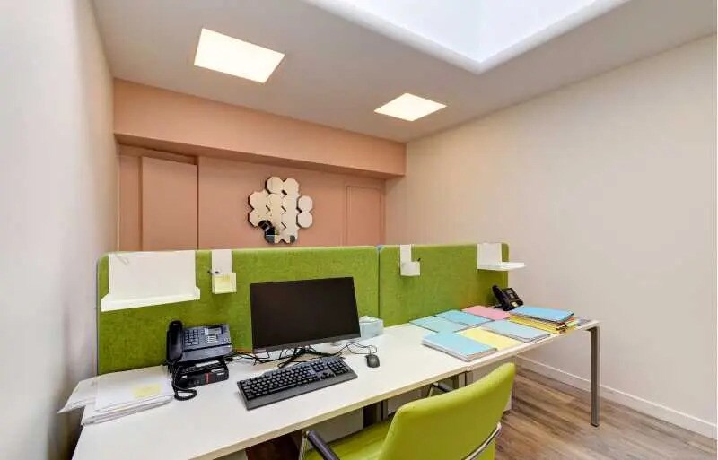More Photos Of 62 Rue Ampère, Paris Office For Sale