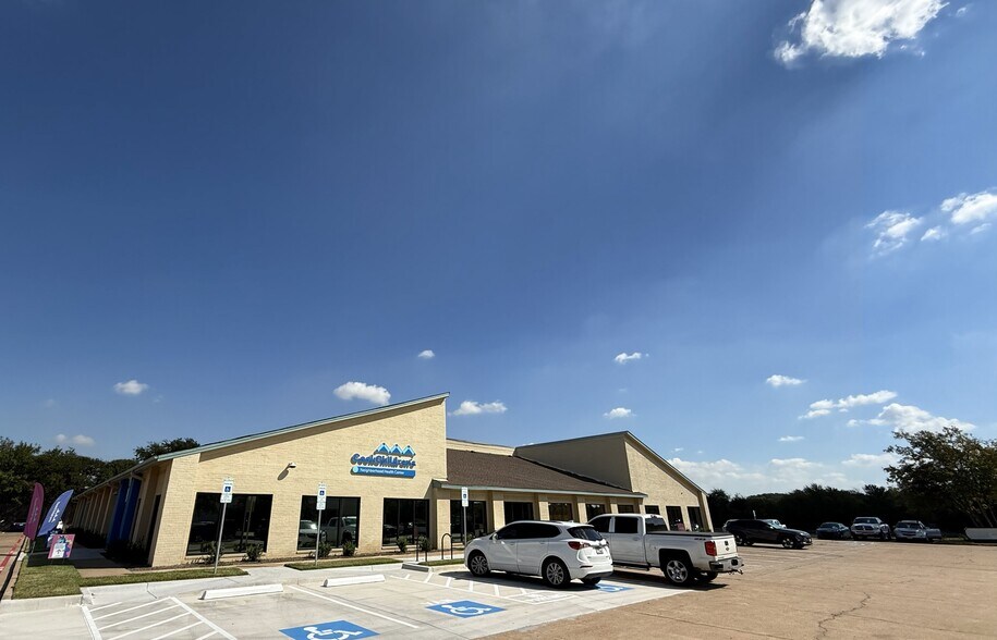 Primary Photo Of 6825 Manhattan Blvd, Fort Worth Office For Sale