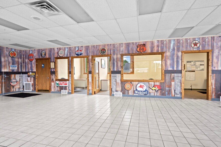 More Photos Of W7293 US Highway 10 114, Menasha Auto Dealership For Sale