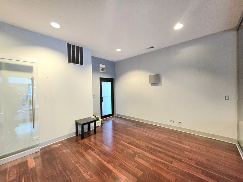 More Photos Of 2239 W North Ave, Chicago Medical For Lease