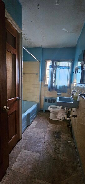 More Photos Of 9 E 44th St, Wilmington Office Residential For Sale