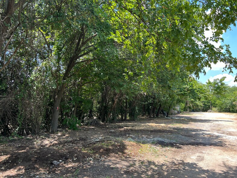 More Photos Of 914 Shady Ln, Austin Land For Lease