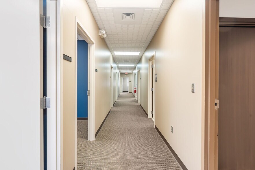 More Photos Of 909 E Republic Rd, Springfield Office For Lease