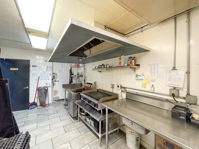 More Photos Of 1119 Thomas St, Redfield General Retail For Sale