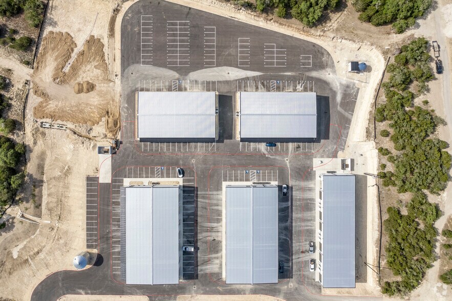 More Photos Of 529 SH 46 E, Boerne Showroom For Lease