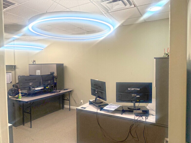 More Photos Of 106 W Turbo Dr, San Antonio Freestanding For Sale