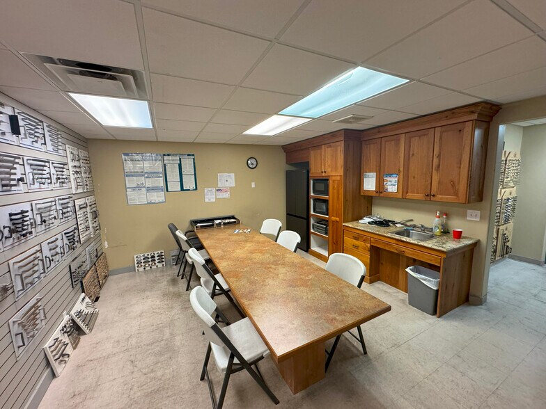 More Photos Of 3591 S 300 W, Salt Lake City Showroom For Lease