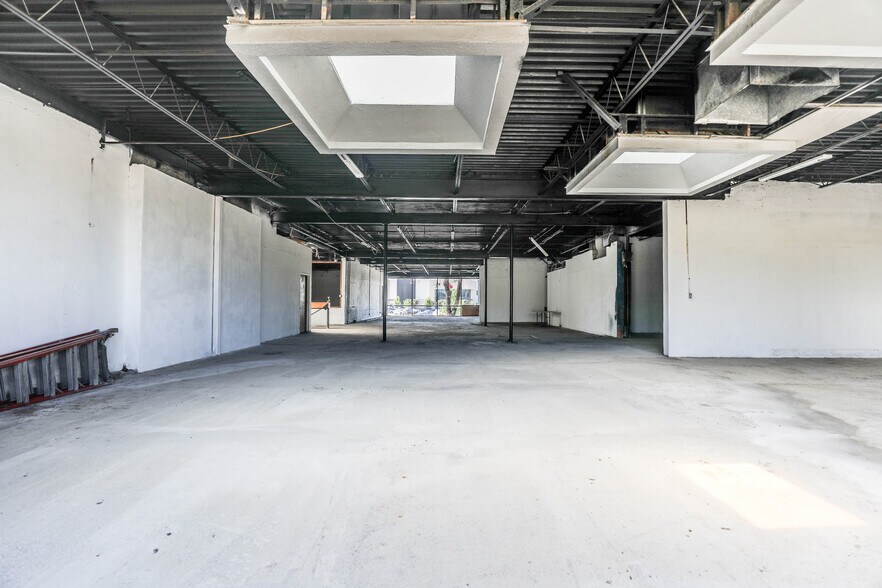 More Photos Of 7471 Marvin D Love Fwy, Dallas General Retail For Sale